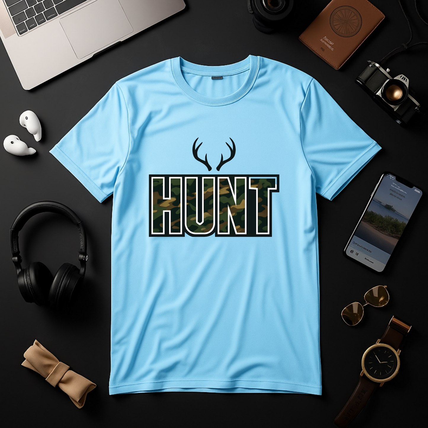 ''HUNT'' Wanderara Travel Tee